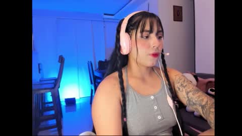 Snapshot of miia_kay_ chatting on October 23, 2025, 2:33 am Miia Kay online show from October 23, 2025, 2:33 am