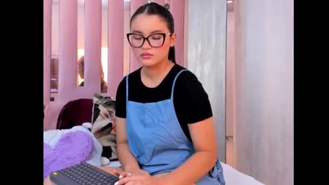 Mia  online show from October 11, 2025, 10:47 am