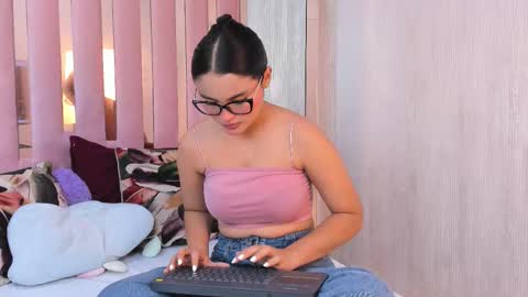 Mia  online show from October 17, 2025, 10:29 am