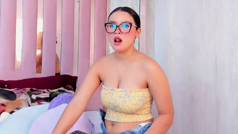 Mia  online show from October 25, 2025, 10:34 am