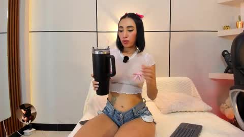 Snapshot of miia_parker_ chatting on October 21, 2025, 12:50 pm online show from October 21, 2025, 12:50 pm