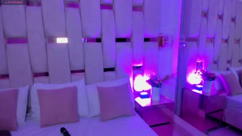 Miia Schwarz  online show from May 29, 2026, 10:52 pm
