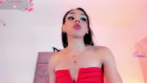 Snapshot of miia_sophia chatting on February 12, 2026, 8:37 pm online show from February 12, 2026, 8:37 pm