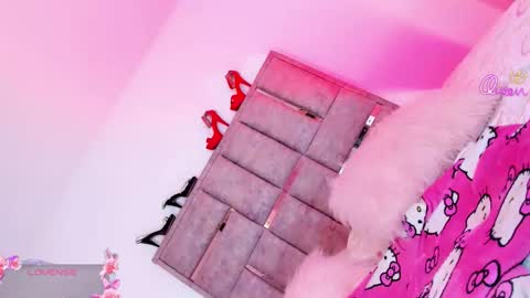 Snapshot of miia_sophia chatting on February 15, 2026, 9:41 am online show from February 15, 2026, 9:41 am