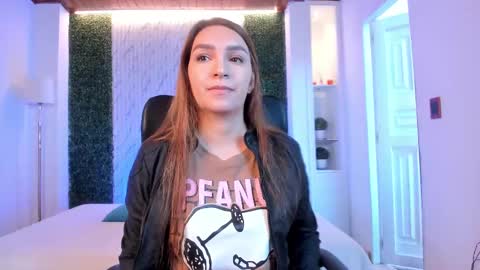 Snapshot of miia_taylors chatting on October 9, 2025, 12:03 pm Miia 3 online show from October 9, 2025, 12:03 pm