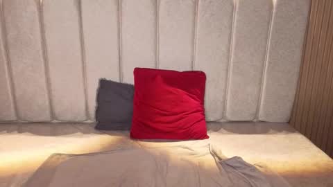 miiaa_evans1 online show from March 11, 2026, 2:01 pm