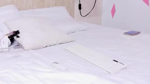 miiaa_m online show from March 15, 2026, 6:58 pm