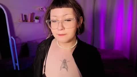 Snapshot of miilly_ice chatting on October 1, 2025, 2:34 pm Milly online show from October 1, 2025, 2:34 pm