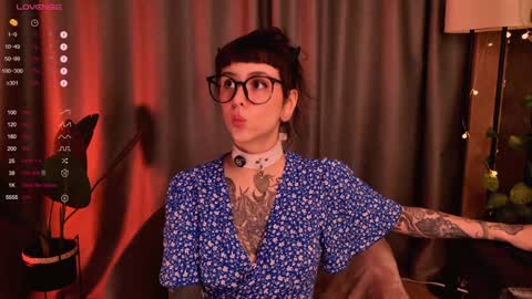 mika_moon_ online show from December 8, 2024, 6:50 pm