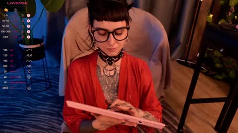 mika_moon_ online show from December 19, 2024, 9:28 pm