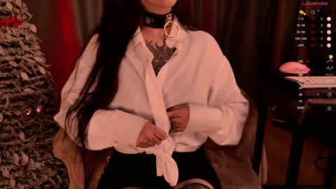 mika_moon_ online show from December 31, 2024, 12:43 am