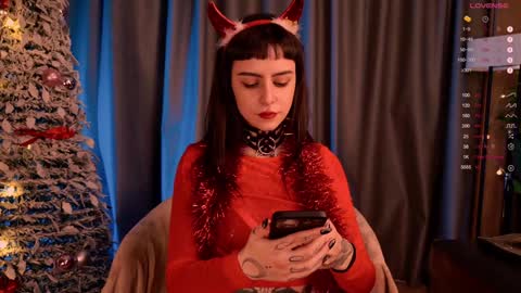 mika_moon_ online show from December 31, 2024, 11:06 pm