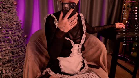 mika_moon_ online show from January 4, 2025, 10:02 pm