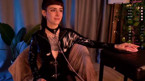 mika_moon_ online show from January 7, 2025, 9:46 pm