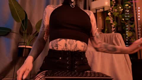 mika_moon_ online show from January 10, 2025, 8:15 pm