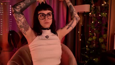 mika_moon_ online show from January 21, 2025, 3:15 am