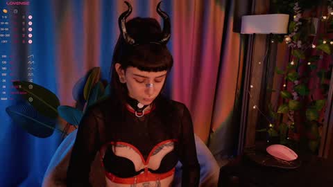 mika_moon_ online show from January 26, 2025, 10:35 pm