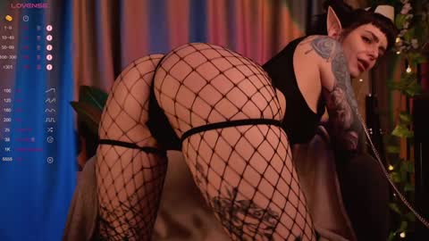 mika_moon_ online show from February 1, 2025, 4:24 am