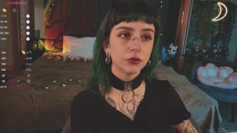 mika_moon_ online show from February 27, 2025, 11:52 am