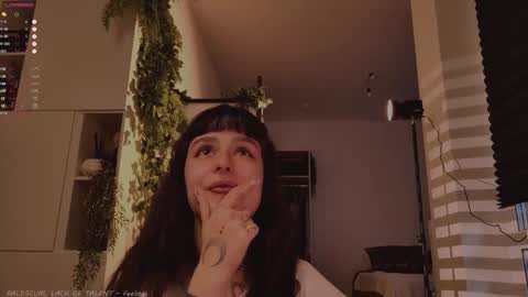 mika_moon_ online show from September 18, 2025, 2:41 pm