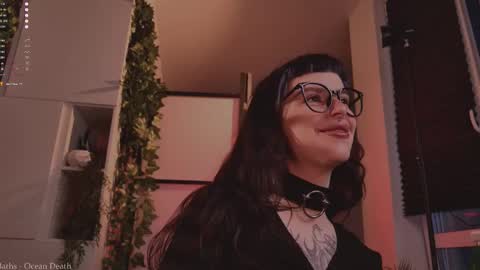 mika_moon_ online show from October 26, 2025, 1:28 pm