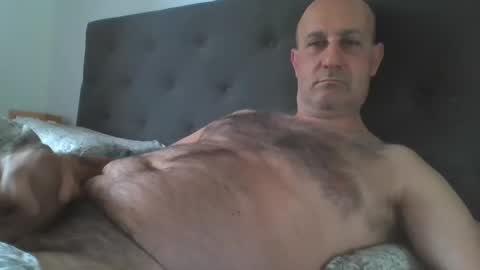 mikael_r52 online show from June 5, 2026, 6:52 am