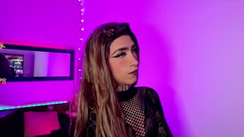 mikaelarangel online show from November 16, 2025, 12:38 am