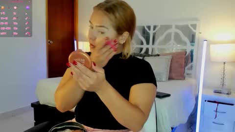 Mikaela blondie bigass online show from December 19, 2025, 10:55 am