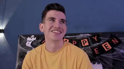 mikael online show from October 19, 2025, 4:24 am