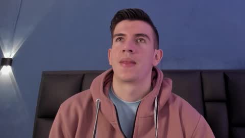 mikael online show from November 23, 2025, 4:23 am