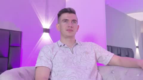 mikael online show from April 8, 2026, 4:56 am