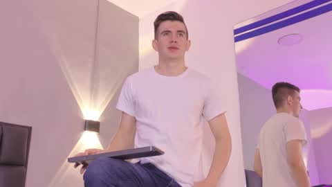 mikael online show from April 13, 2026, 7:08 pm