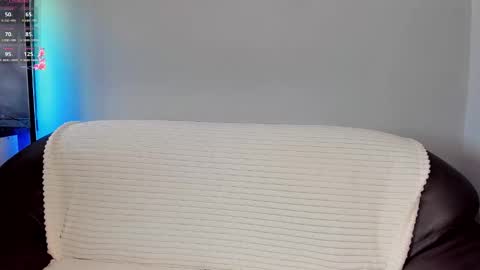 mikasssu online show from November 10, 2025, 8:24 am