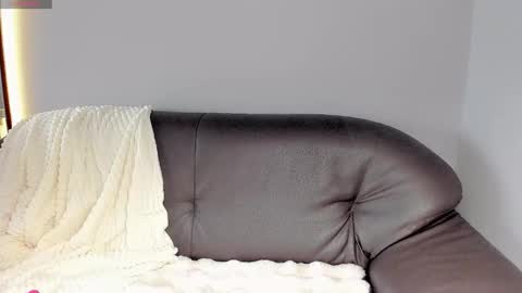 mikasssu online show from December 20, 2025, 11:28 am