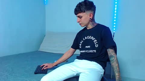 Snapshot of mike777jr chatting on December 31, 2024, 11:49 pm Mike IMDEPENDIENT MODEL online show from December 31, 2024, 11:49 pm