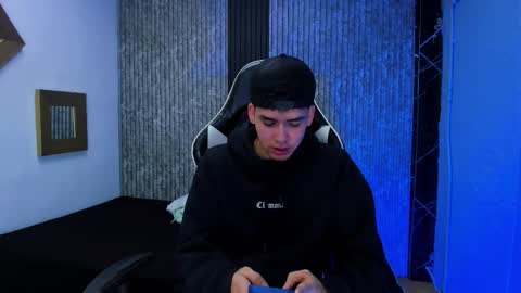 Mike 0233 online show from December 17, 2025, 4:07 am