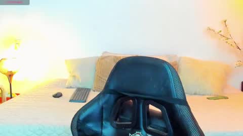 Snapshot of mike_blossom chatting on July 6, 2026, 3:03 pm Henry Price online show from July 6, 2026, 3:03 pm