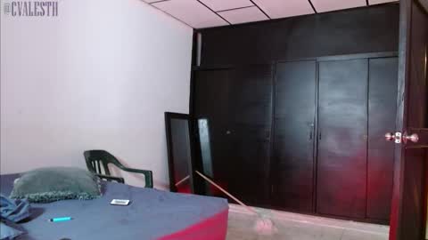 Snapshot of mike_d1030 chatting on February 13, 2025, 5:26 am mike_d1030 online show from February 13, 2025, 5:26 am