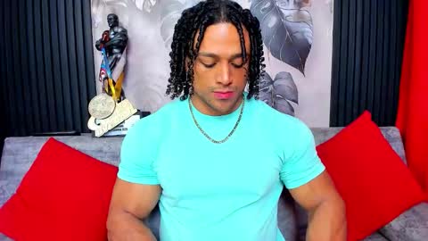 Snapshot of mike_estevess chatting on October 13, 2025, 2:00 am online show from October 13, 2025, 2:00 am