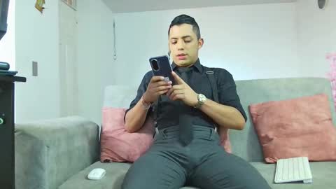 Snapshot of mike_fetish_ chatting on February 5, 2026, 12:21 pm Im Mike online show from February 5, 2026, 12:21 pm