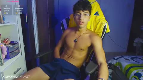 Snapshot of mike_pineapple chatting on June 21, 2026, 3:53 am Mike Pineapple online show from June 21, 2026, 3:53 am