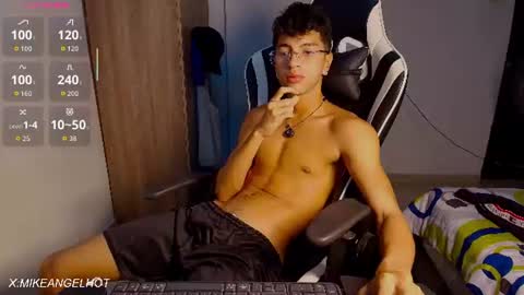 Snapshot of mike_pineapple chatting on July 9, 2026, 3:54 am Mike Pineapple online show from July 9, 2026, 3:54 am