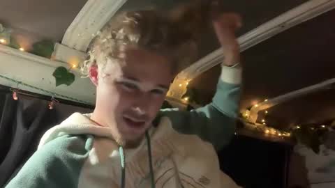 Snapshot of mike_sunn chatting on September 24, 2025, 11:13 am Mike online show from September 24, 2025, 11:13 am