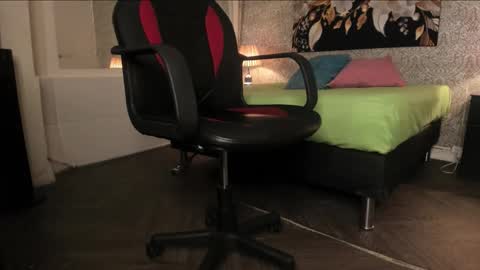 Snapshot of mike_wills3 chatting on October 1, 2025, 3:34 am Mike online show from October 1, 2025, 3:34 am