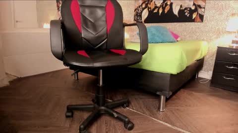 Snapshot of mike_wills3 chatting on October 3, 2025, 3:47 am Mike online show from October 3, 2025, 3:47 am