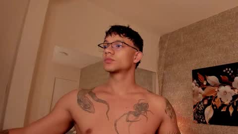 Snapshot of mike_wills3 chatting on October 5, 2025, 3:49 am Mike online show from October 5, 2025, 3:49 am