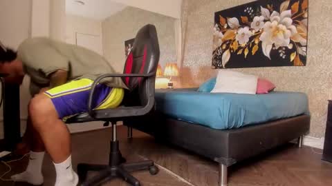 Snapshot of mike_wills3 chatting on October 12, 2025, 11:42 am Mike online show from October 12, 2025, 11:42 am