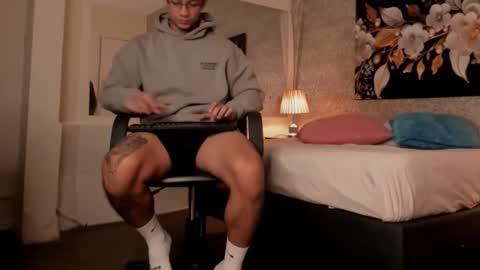 Snapshot of mike_wills3 chatting on October 15, 2025, 5:07 am Mike online show from October 15, 2025, 5:07 am