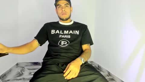 mikee_scooth online show from November 28, 2025, 7:05 pm