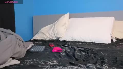 Snapshot of mikehawk1589 chatting on October 14, 2025, 8:48 am mikehawk1589 online show from October 14, 2025, 8:48 am